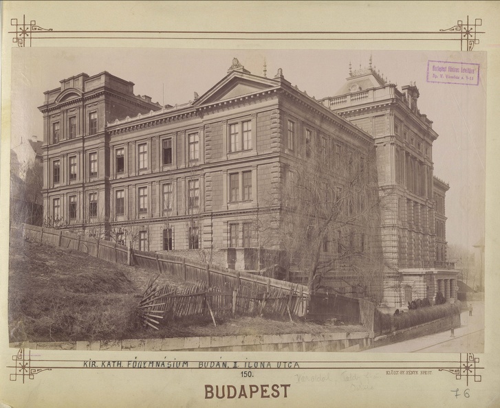 "Budai Katolikus Főgimnázium. A felvétel 1890 után készült." A kép forrását kérjük így adja meg: Fortepan / Budapest Főváros Levéltára. Levéltári jelzet: HU.BFL.XV.19.d.1.07.151