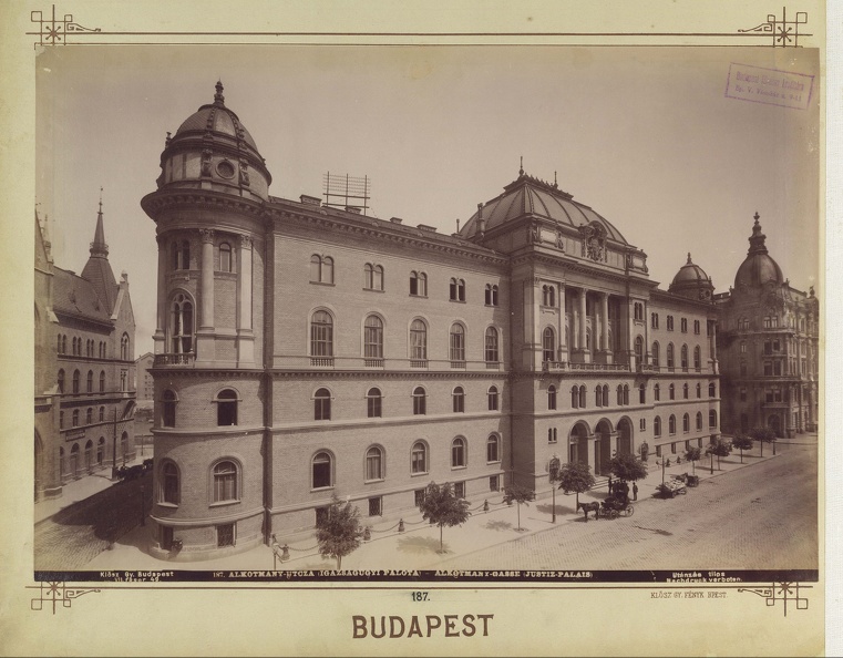 "A Magyar Királyi Törvényszéki palota épülete. A felvétel 1890 után készült." A kép forrását kérjük így adja meg: Fortepan / Budapest Főváros Levéltára. Levéltári jelzet: HU.BFL.XV.19.d.1.07.187