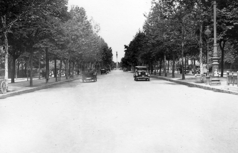 Andrássy út, szemben a Hősök tere. Forrás: National Archives, Washington, USA, RG151 FC.