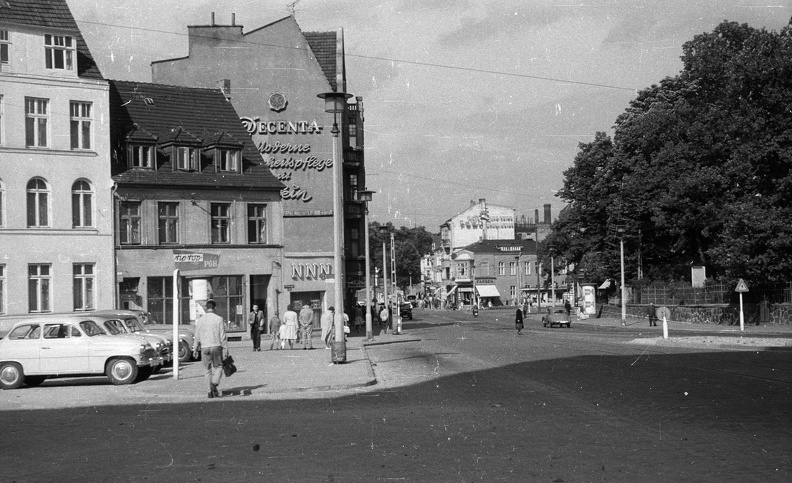 Schröderplatz, szemben a Doberaner Strasse.
