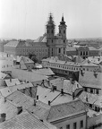 látkép a Minaretből a Dobó tér felé nézve. A Minorita templom mellett a Városi Tanács (ma Polgármesteri Hivatal) épülete.