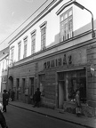 Ferencesek utcája (Sallai utca) 8., a Jókai térről nézve.