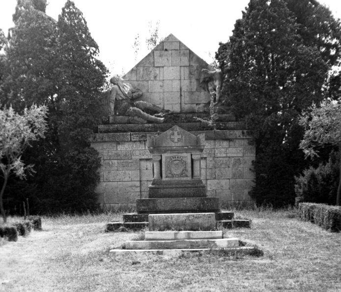 Gróf Széchenyi Alajos síremléke.