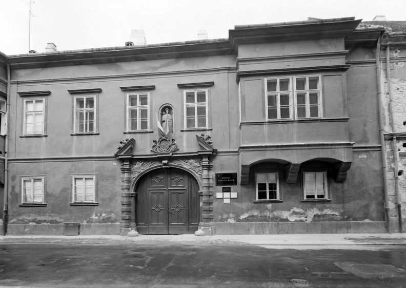 Templom utca 2., Esterházy-palota (ma Központi Bányászati Múzeum).
