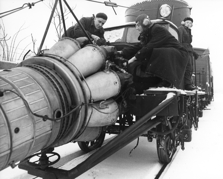 hóolvasztó vasúti szerelvény, kimustrált szovjet gyártmányú Klimov VK-1 típusú gázturbinával felszerelve.