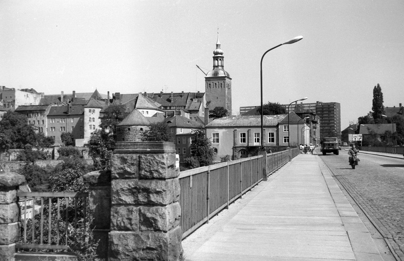 látkép a Frigyes hídról (Friedrichsbrücke), szemben az Oroszlán-torony (Lauenturm).