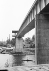 Népszigetre vezető híd a Meder utcánál.