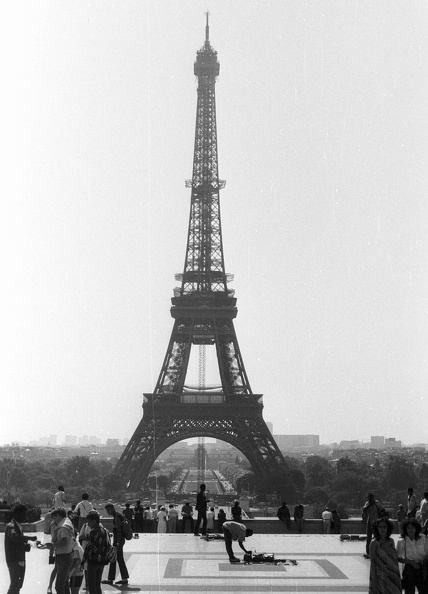 Eiffel-torony a Chaillot-palotától nézve.