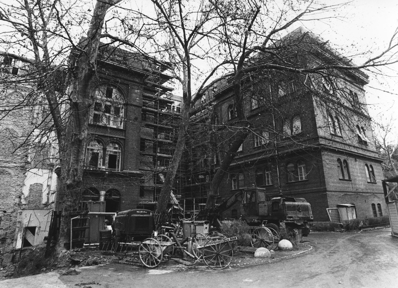 Baross utca 23. SOTE (ma Semmelweis Egyetem), a II. sz. Sebészeti Klinika átépítése Transzplantációs és Sebészeti Klinikává.