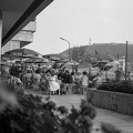 Dunakorzó, a Hotel Duna Intercontinental Szálloda terasza, háttérben az Erzsébet híd és a Gellért-hegy.